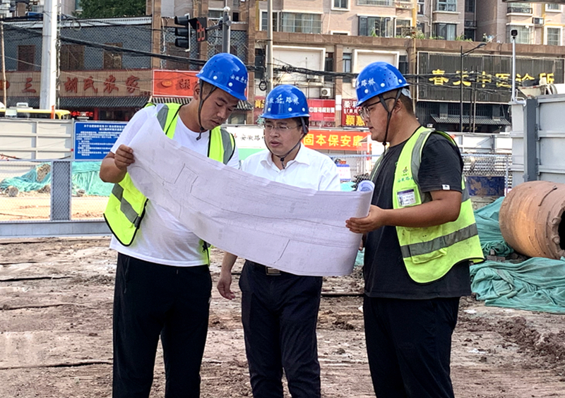 公司黨委書記、董事長(zhǎng)錢申春到機(jī)場(chǎng)S1線先行段調(diào)研安全生產(chǎn)工作